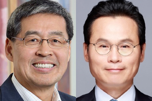 신학절 LG화학 대표이사 부회장(왼쪽), 임병연 롯데케미칼 대표이사