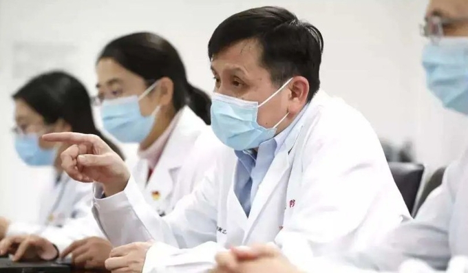 대책회의 중인 장원홍 교수. 바이두 캡쳐