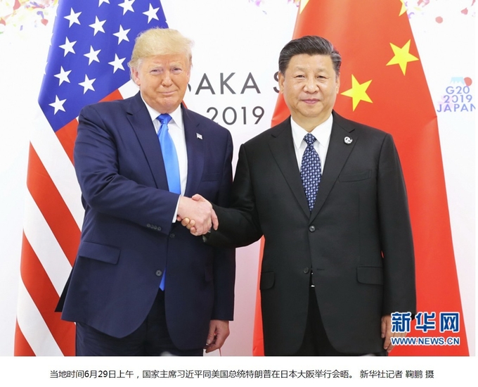 미중무역전쟁의 와중인 2019년 6월 일본 오오사카 G-20회담장에서 악수하는 시진핑과 트럼프대통령.신화왕 캡쳐