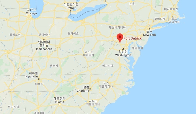 지도상의 빨간 표시지점이 포트 디트릭(Fort Detrick). 이 군사기지는 미국 동부 수도 워싱턴 북서부의 프레데릭이란 소도시에 위치한 미 육군 생화학 방사능 무기 연구소로 알려져 있다. 구글어스 캡쳐