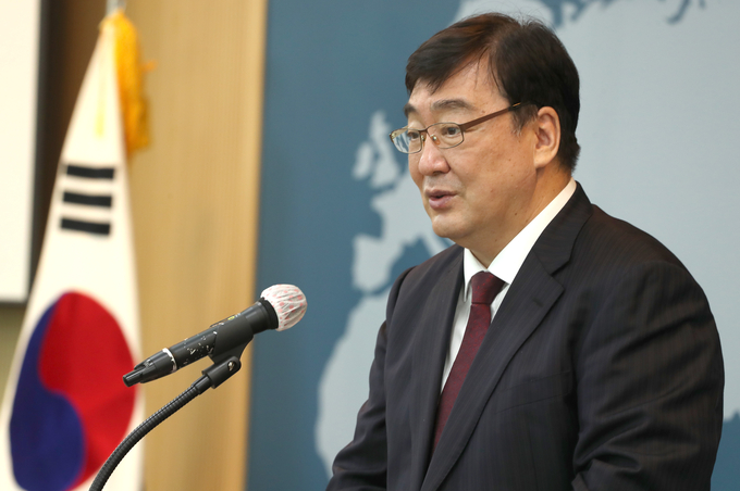 17일 오전 서울 관악구 서울대학교 국제대학원에서 열린 '싱하이밍 주대한민국 중국대사 서울대학교 국제대학원 좌담회'에서 싱하이밍 대사가 발언하고 있다. 사진=연합뉴스.