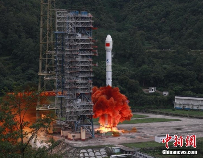베이도우 지구항법망시스템 3단계 ( 北斗三号全球卫星导航系统)의 마지막 위성을 실은 창정3호 로켓이, 23일 오전 성공리에 발사됐다. 중국신문망캡쳐. 