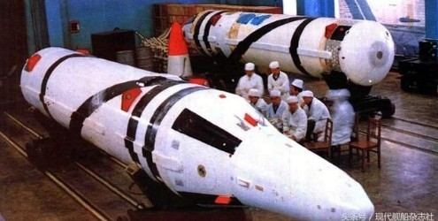 중국핵잠수함 발사용으로 개조된 중국의 쥐랑( 巨浪)-2A 형SLBM . 바이두 바이커캡쳐.