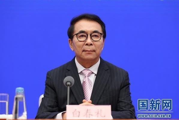 16일 국무원 신원판공실에서, "향후10년을 목표로 중국과학발전을 위한 대대적인 연구소개편이 진행되고 있다" 고 밝힌 바이춘리 중국과학원 원장. 꾸어신왕( 国新网) 캡쳐.