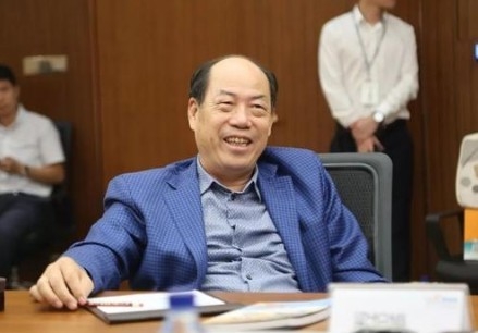 삐꿰이위엔 그룹 창업자, 55년생 양꿔치앙 (<strong>杨国强, 66세) </strong>회장. 바이두 웨이보캡쳐