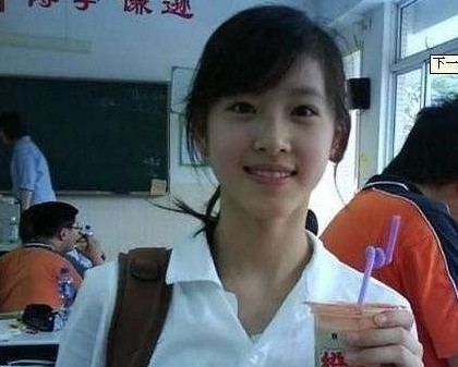 밀크티 여동생 ( 奶茶妹妹)으로 유명해진 장이티엔. 