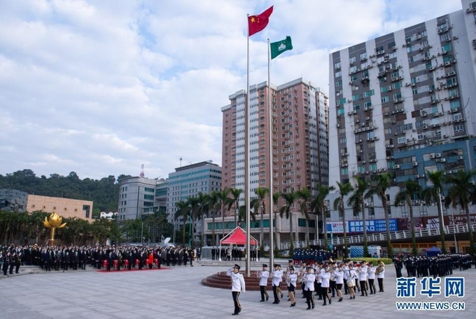 마카오 중국회귀 21주년 기념식이 오늘 오전, 마카오를 상징하는 꽃인 진리엔화광장에서 진행됐다. 신화왕