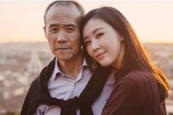 왕스 회장과 여배우 티엔 포 쥔 (田朴珺)