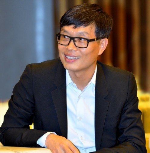 2012년 45살에 메이더의 전문경영인 CEO에 오른 방홍포 ( 方洪波 / 현재 53세)