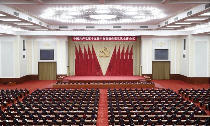 지난해 2020년 10월 26일부터 나흘간 베이징 인민대회당에서 열린 중국공산당 19기 5차 중앙위원회 회의, 중앙위원 198명과 후보위원 166명이 참석했다. 신화사 캡쳐
