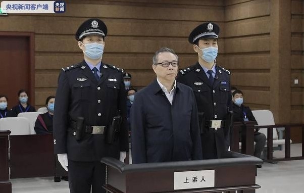 신중국건국후 최고액수의 뇌물사범 라이 샤오 민( 가운데 상소인) 이, 오늘 21일 텐진고급법원의 2심에서, 1심과 같이 사형을 선고받았다. 차이나닷컴 중화왕 신원 캡쳐.