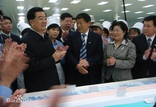2009년 후진타오주석이 산동웨이치아오 공장을 방문했다. 바이두바이커캡쳐.