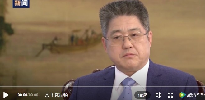 지난 16일 중국외교부의 러위청(乐玉成) 부부장이 미국 AP통신과 단독인터뷰를 가졌다. 텅쉰TV 캡쳐.
