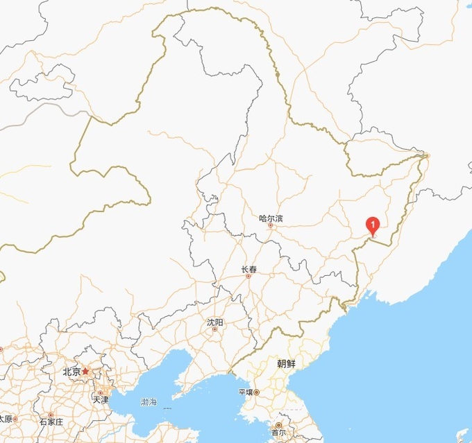 23일 동북호랑이가 출현한 헤이롱지앙성 미샨시 ( 黑龙江省 密山市 )의 바위완 쩐 린후춘 (白鱼湾镇 临湖村) 의 위치 ( 빨간표지 1번) , 오른 편의 러시아와의 국경지대에 위치한다..