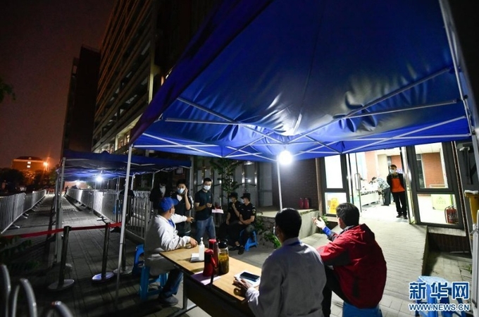 텐진직할시가 주간업무를 하는 택배업종사자들을 대상으로, 하루 1,000명을 목표로 야간 백신접종을 시작했다.
