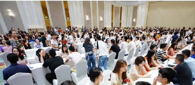 중국의 한 도시에서 열린 미혼젊은이들의 맞선이벤트 장면, 바이두 캡쳐.