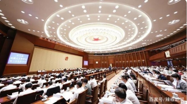 중국국회인 중국인민대표자회의 상임위원회가 지난 10일 반외국제재법 ( 反外国制裁法) 을 제정했다. 이하 중국창안왕 웨이보 캡쳐.