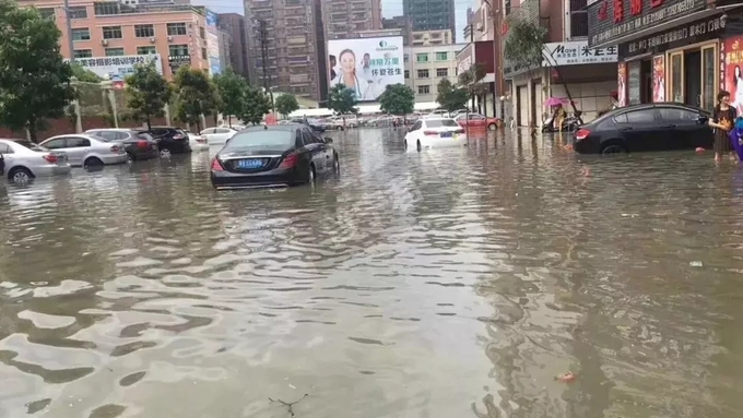 지난 7일 중국 북부 한 도시가 연일 내린 폭우로 도로가 물에 잠겨있다. 출처=바이두 캡처