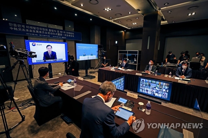 '한중관계 미래발전위원회' 출범식에서 비대면 축사하는 정의용 외교부 장관. 사진=연합뉴스/한중21 제휴사 