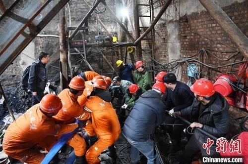 12월 20일 중국 산시성 탄광 매몰 현장 구조 모습.