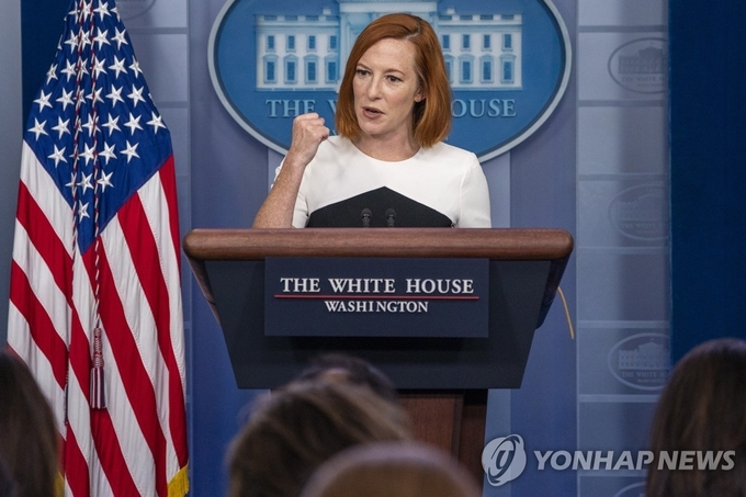 베이징동계올림픽 외교적 보이콧 방침을 밝히는 젠 사키 백악관 대변인. 사진=연합뉴스/한중21 제휴사