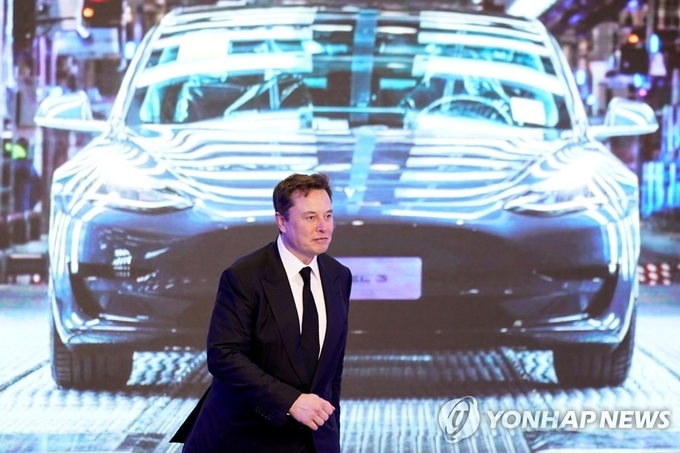 지난해 1월 7일 중국 상하이 행사에 등장한 일론 머스크 테슬라 CEO. 사진=연합뉴스/한중21 제휴사