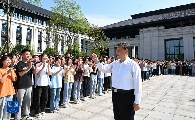 <strong>6월 8일 중국 쓰촨성 이빈대를 방문한 시진핑 국가주석. 사진=연합뉴스/한중21 제휴사 </strong>