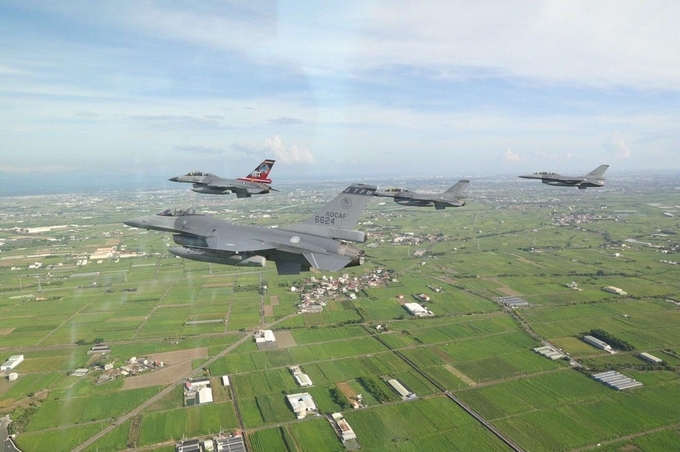 대만 공군 F16 전투기 편대. 