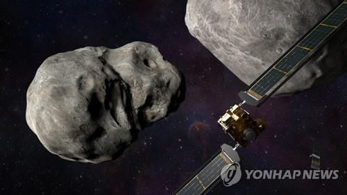 <strong>미국 DART 우주선이 디디모스(Didymos) 쌍소행계에 다가서는 상상도. 사진=연합뉴스/한중21 제휴사</strong>
