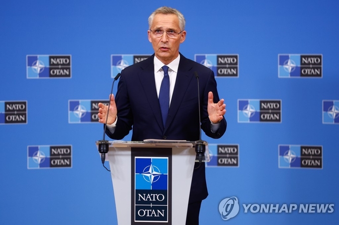 10월 11일 옌스 스톨텐베르그 나토 사무총장이 벨기에 브뤼셀 나토 본부에서 기자회견을 하고 있다. 사진=연합뉴스/한중21 제휴사 