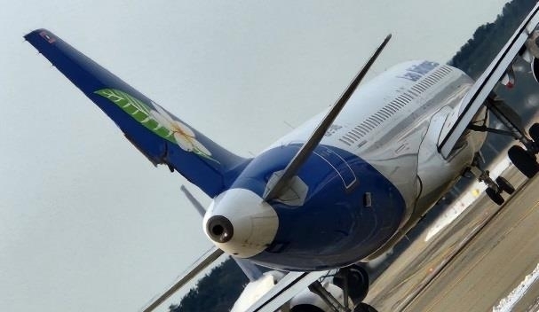 <strong>12월 19일 인천공항 계류장 충돌로 꼬리 부분이 파손된 라오항공 여객기. 사진=연합뉴스/한중21 제휴사</strong>