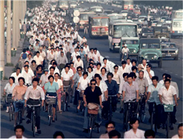 1980년대 중반 베이징 도심의 자전거 행렬