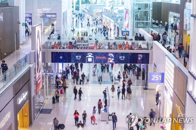 인천국제공항 면세점. 사진=연합뉴스/한중21 제휴사