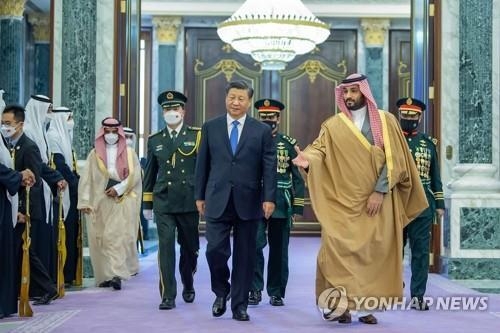 시진핑 중국 국가주석과 무함마드 빈 살만 사우디아라비아 왕세자. 사진=연합뉴스/한중21 제휴사