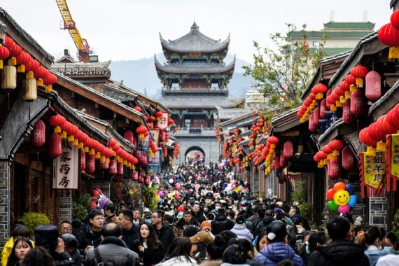 1월 27일 춘제(春節, 설) 연휴 기간 관광객들로 붐빈 쓰촨성 시창(西昌)시 젠창고성(建昌古城). 사진=중국중앙방송총국(CMG)