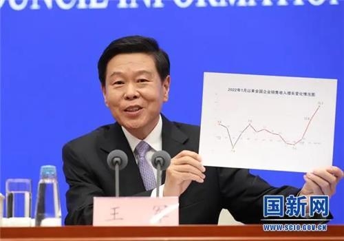 <strong>1분기 중국 경제 동향 설명하는 왕쥔 국가세무총국장. 사진=연합뉴스/한중21 제휴사</strong>