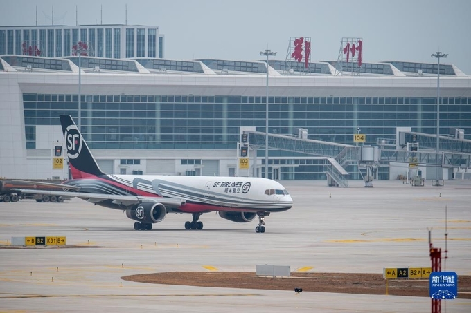 중국 후베이성 어저우시 화물 전문 화후(花湖)공항. 사진=연합뉴스/한중21 제휴사