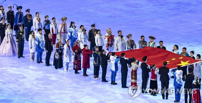 2022 베이징동계올림픽 개회식에 등장한 소수민족 의상. 사진=연합뉴스/한중21 제휴사