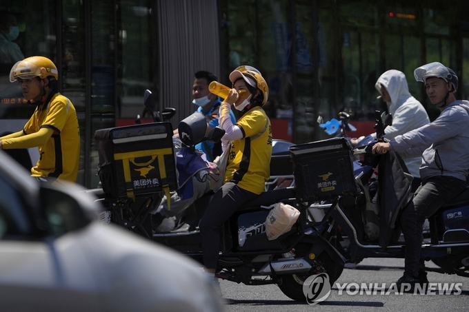 중국의 배달 노동자들. 사진=연합뉴스/한중21 제휴사