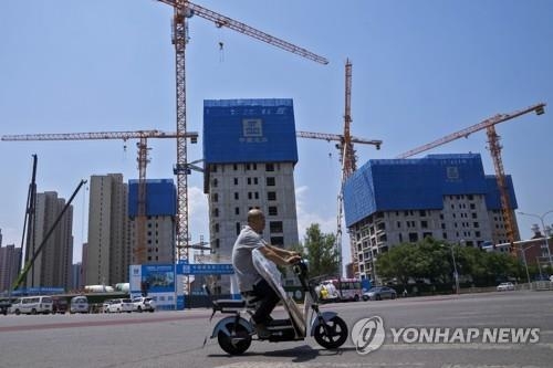 중국 베이징의 아파트 건설 현장. 사진=연합뉴스/한중21 제휴사