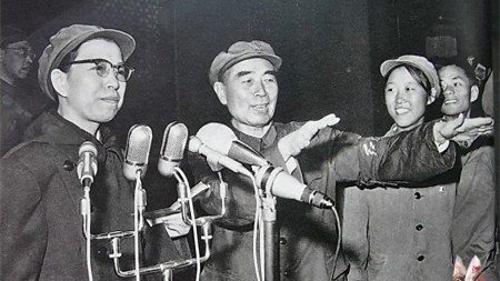 문화대혁명 당시 장칭(江青)과 저우언라이(周恩来).