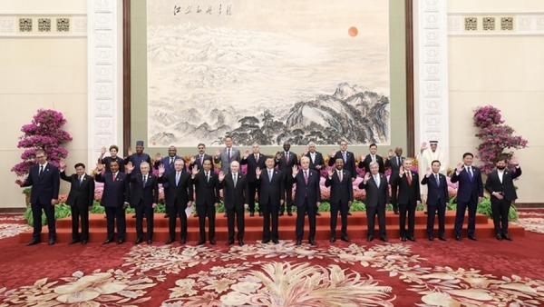 18일 중국 베이징에서 열린 일대일로 정상포럼에서 각국 정상들이 기념촬영을 하고 있다. 사진=중국 CCTV 캡처 