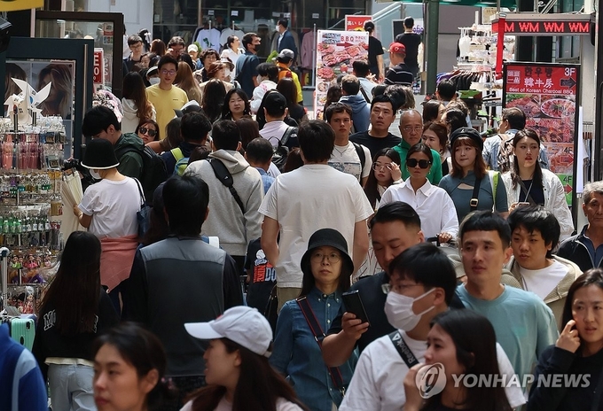 중국인 관광객이 많이 방문하는 한국의 명동거리. 사진=연합뉴스