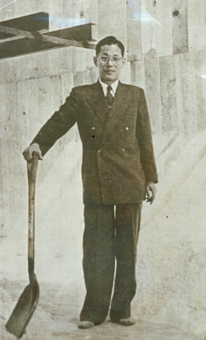 제일제당 공장 착공 후 기념 촬영을 하고 있는 호암 (1953) ⓒ삼성그룹