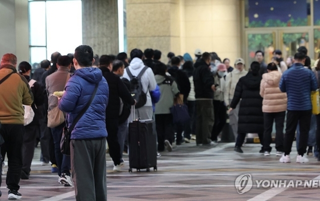글로벌 관광시장에 중국 관광객이 돌아왔다....전년동기 대비 해외여행 3배 늘어