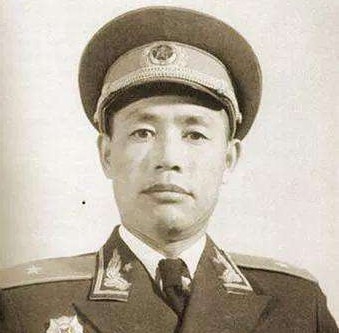 12살(1930년) 입대해, 1955년에 소장(少將 , 원 스타) 계급을 받은 덩웨 인민지원군 제 118사단장. 바이두 웨이보 캡쳐.