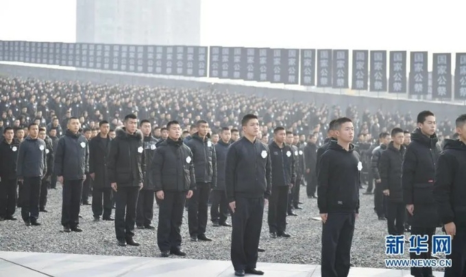 오늘 2020년 12월 23일 오전, 난징시 난징대학살기념공원에서 희생자를 위로하는 국가추모식이 거행됐다.