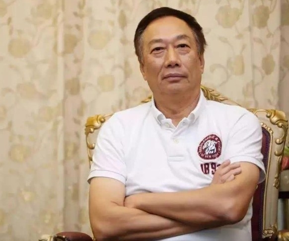 홍하이그룹의 창립자 회장 꿔타이밍 ( 郭台铭 , 71세 )